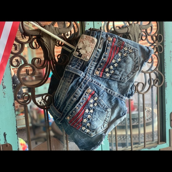 Miss Me Jeans Denim Shorts, jewel 💎 studs, lot of bling , soooo cute and hot 😉 - Picture 3 of 10